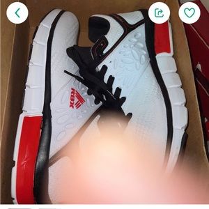 brand new reeboks size 9